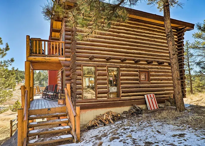 Classic Colorado Log Home W/ Mountain Views!