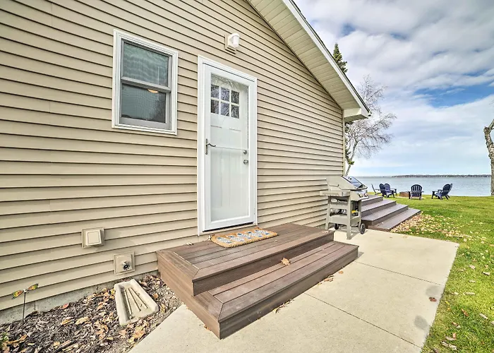 Houghton Lake Cottage W/ New Private Deck!