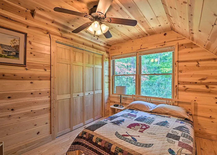 Secluded Cabin W/ Deck 13 Miles To Downtown Murphy