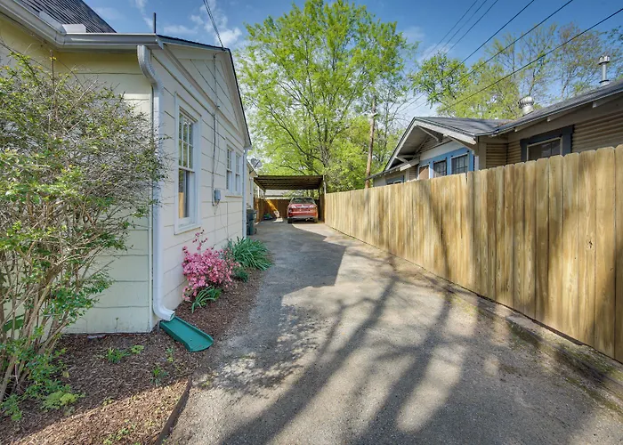 'The Pink Azalea' - Tyler Home W/ Yard + Patio!