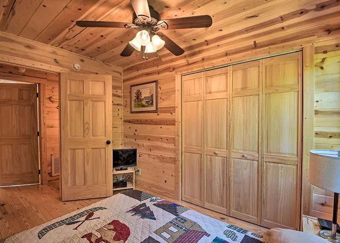 Secluded Cabin W/ Deck 13 Miles To Downtown Murphy