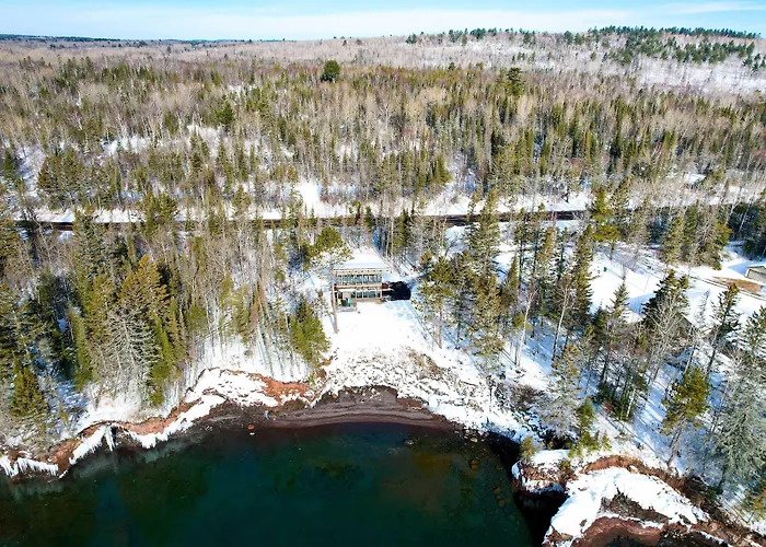 Lake Superior Fall/Winter Cabin: Fire Pit & Beach
