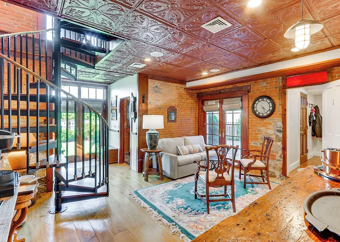 Downtown Essex Apartment - Steps To River!