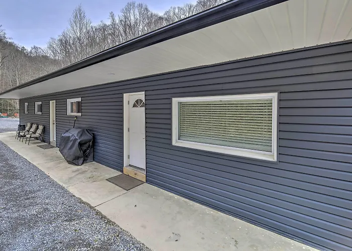 Mullens Cabin W/ Gas Grill & Mountain Views!