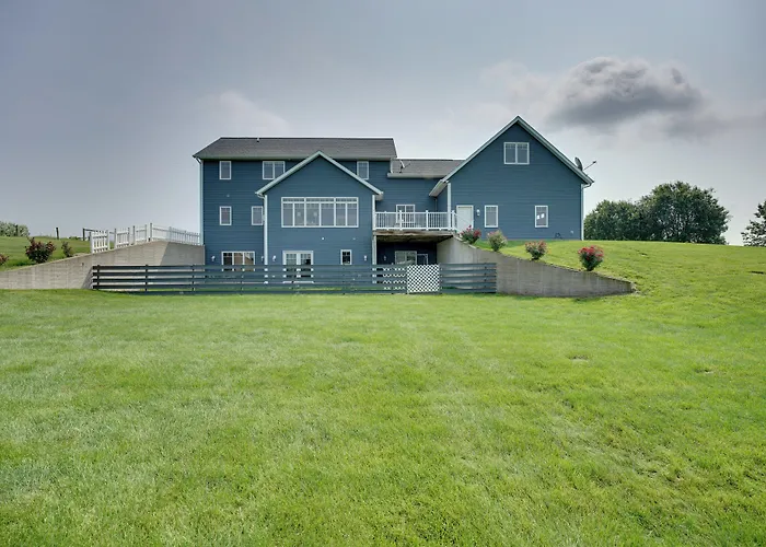Blue Birds Perch: Stunning Home On Private Hilltop