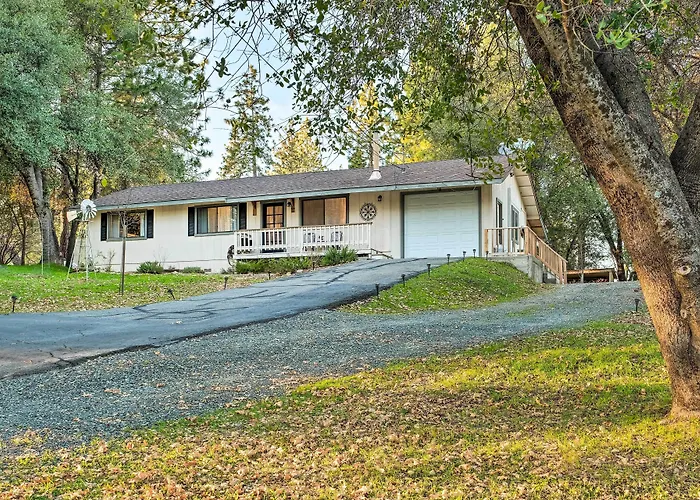 Lakeside Groveland Home W/ Hot Tub, Near Yosemite