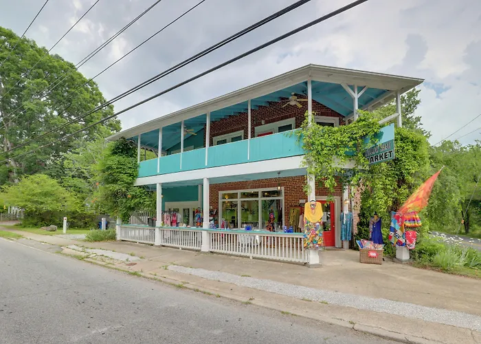 Lovely Hendersonville Retreat ~ 1 Mi To Downtown!