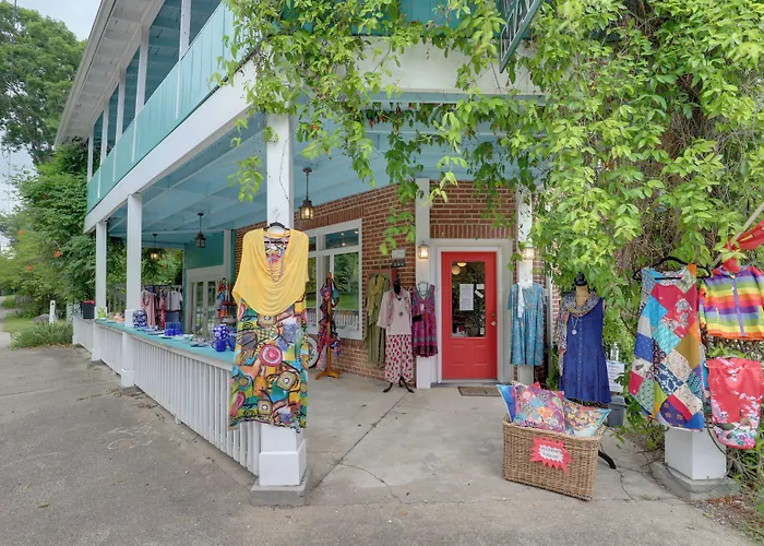 Lovely Hendersonville Retreat ~ 1 Mi To Downtown!