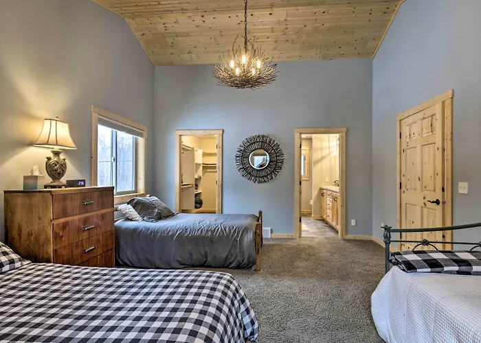 Lakefront Cottage In Iron River: 3 Mi To Skiing!