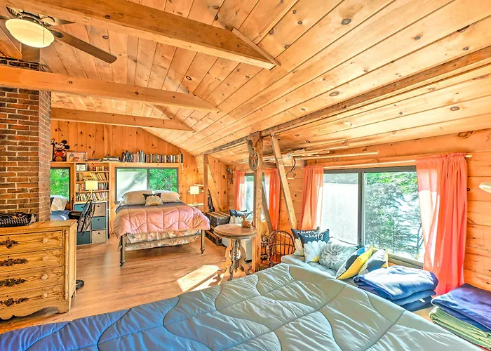 Dreamy Bucksport Hideaway On Freshwater Pond!