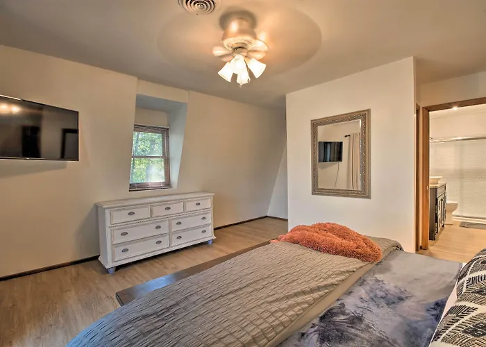 Lake Hartwell Home W/ Dock < 10 Miles To Clemson!