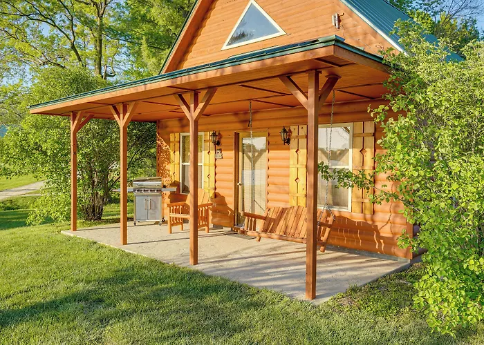 Cozy Columbia Cabin W/ Shared Lake Dock!