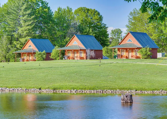 Cozy Columbia Cabin W/ Shared Lake Dock!