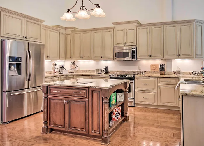 Upscale Home W/ Poker Room < 1 Mi To Golf!