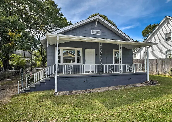 Walk To Parks & Dining! Cozy Greenville Home