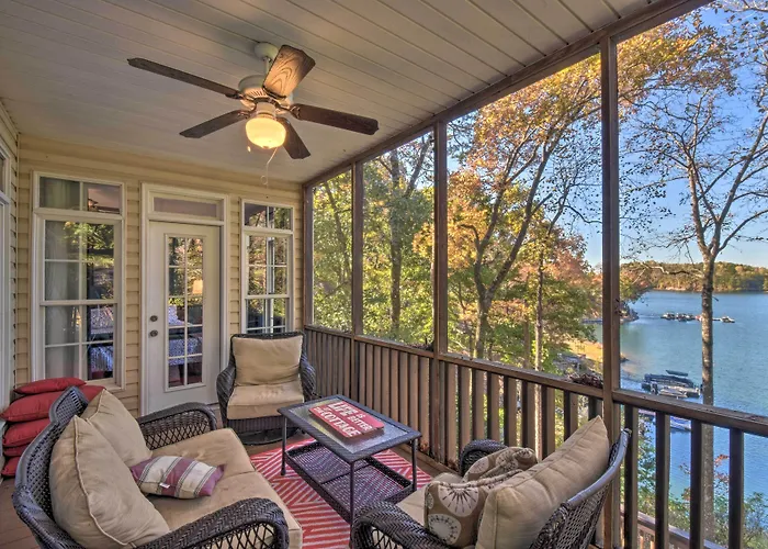 Lake Keowee Escape W/ Dock, Deck & Lake Access!
