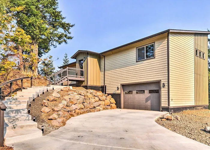 'Gorge Retreat' - Modern Carson Home W/ Mtn Views!