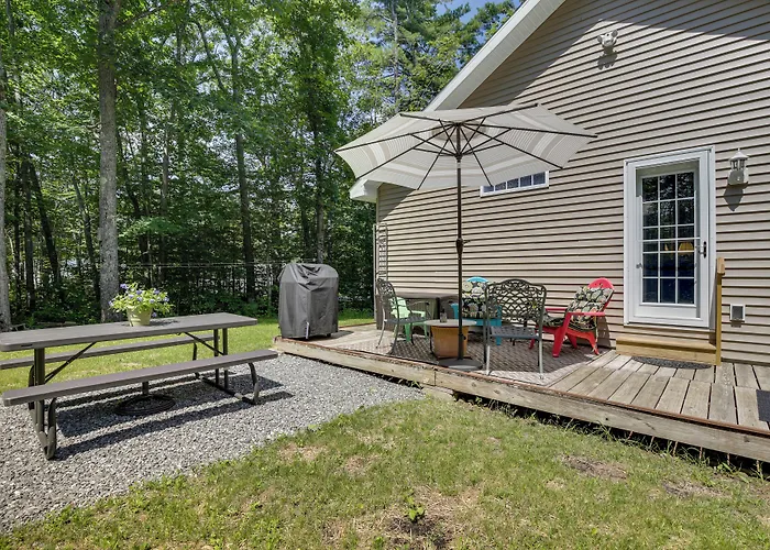 Maine Cottage W/ Dock & Kayaks, Near Augusta!