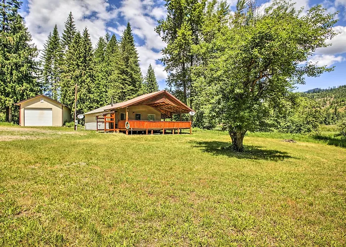 Private 2-Acre Retreat W/ Mtn Views, Walk To River