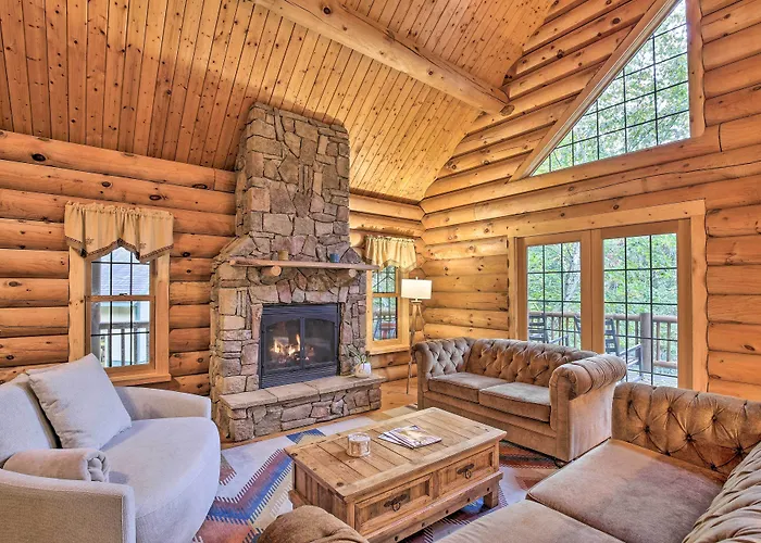 Splendid Family Cabin W/ Hot Tub & Grill!