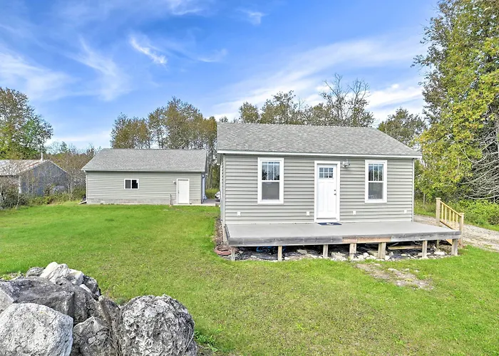 Cozy Cedarville Cottage - Walk To Lake Huron!