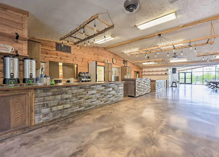 Cassopolis Cabin, Private Deck & Lake Access!