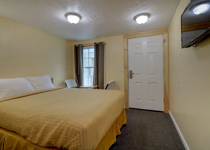 Brookside Inn & Cottages