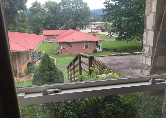 Phillips Historic Motel & Cottages