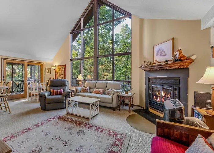 Fox Hollow - Cozy Den With A Hot Tub