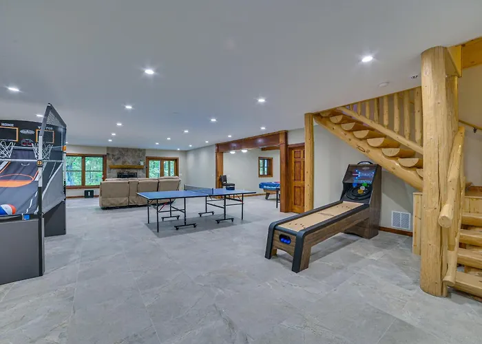 14 Mi To Slopes: Lodge On 104 Acres In Boyne City