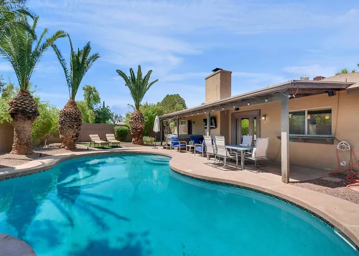 4 Bdr, Two Master Suite, Billiards & Desert Oasis Pool