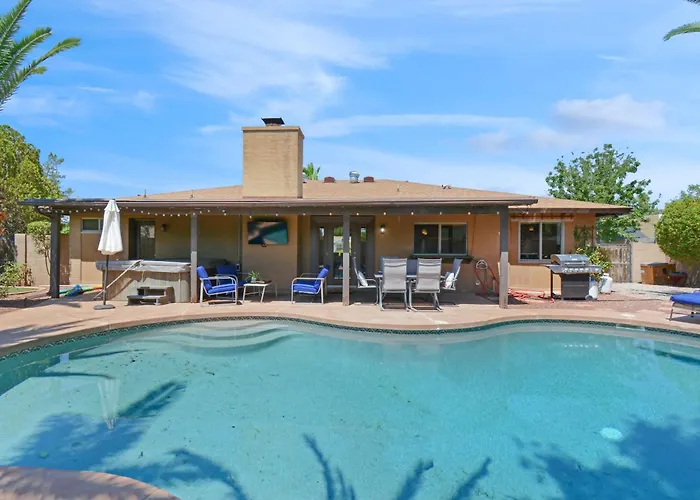4 Bdr, Two Master Suite, Billiards & Desert Oasis Pool