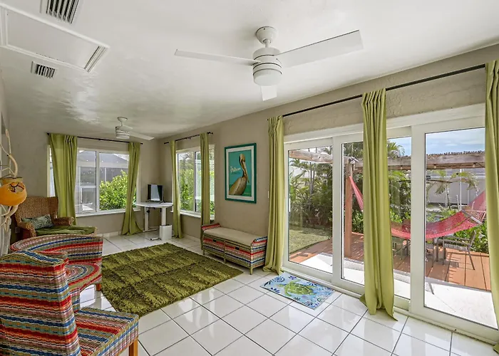 Walk To Beach & Jw Marriott | Heated Pool