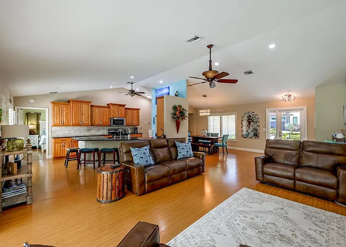 Walk To Beach & Jw Marriott | Heated Pool