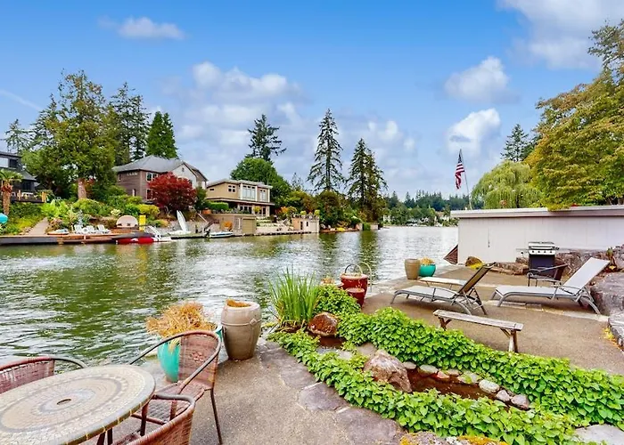 Luxury On The Lake