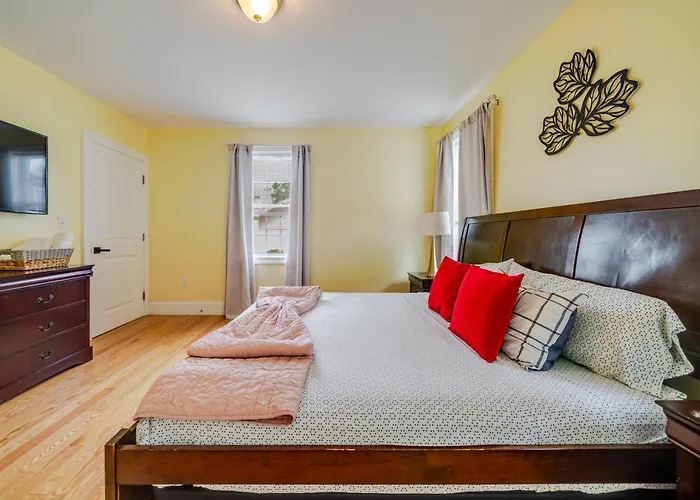 Peaceful 5Br & 4Ba Quincy House W Patio, Near Red Line & Pet Friendly 284