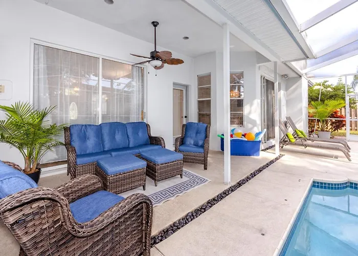 Palm Harbor Paradise - Spacious Home In Quiet Neighborhood With Heated Pool, Billiard Room, Hot Tub