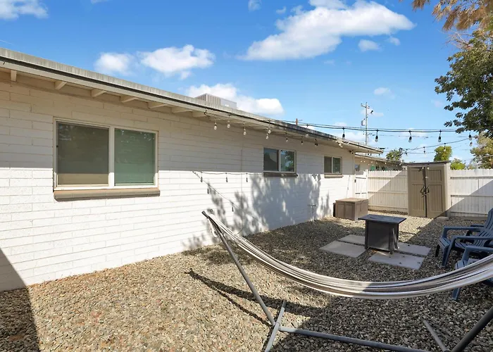 Spacious 2Br Condo, Steps To Downtown Gilbert, King Bed & Laundry