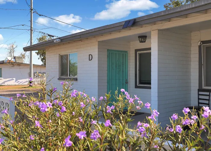 Spacious 2Br Condo, Steps To Downtown Gilbert, King Bed & Laundry