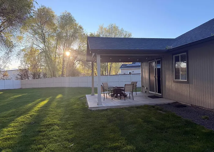 Stoddard Trailhead Central Nampa Home - Sleeps 10