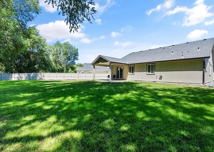 Stoddard Trailhead Central Nampa Home - Sleeps 10