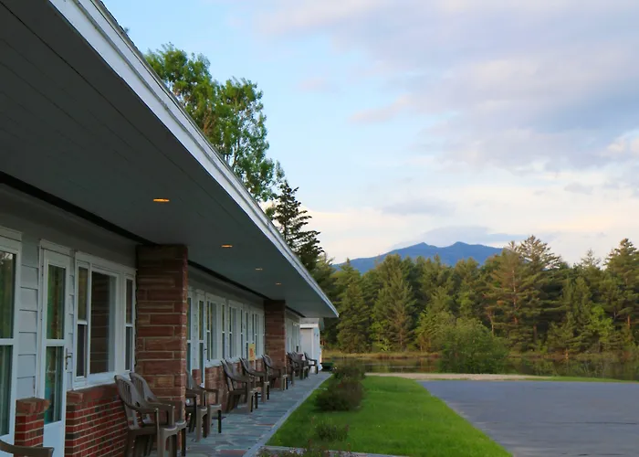 Sara Placid Inn & Suites