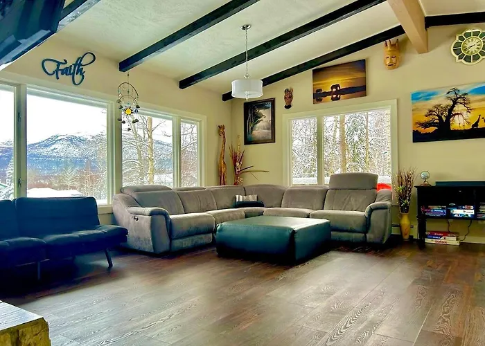 Hot Tub Stunning Mountain Views 2 Kitchens 4 Bedroom 2 Bathroom