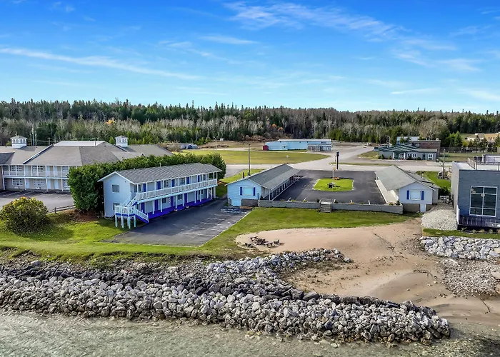 Bayview Lakefront Inn