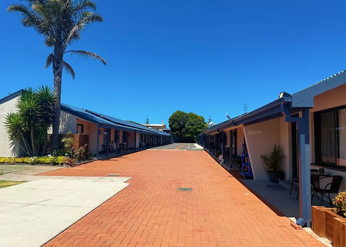 Lakeside Motel Waterfront