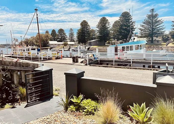 Edge17 Waterfront Apartment, And Edge17 Cottage With Garden View - Port Fairy