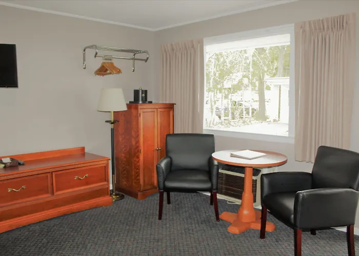 Admiral Motel