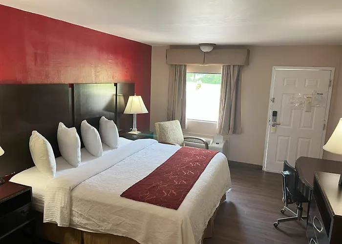 Pinetree Inn