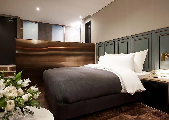 9 Brick Hotel