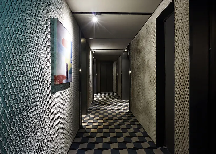 9 Brick Hotel